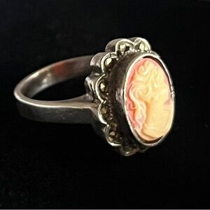 Vintage sterling silver 925 cameo ring set within an oval silver bezel 8.75 🔥🔥🔥
